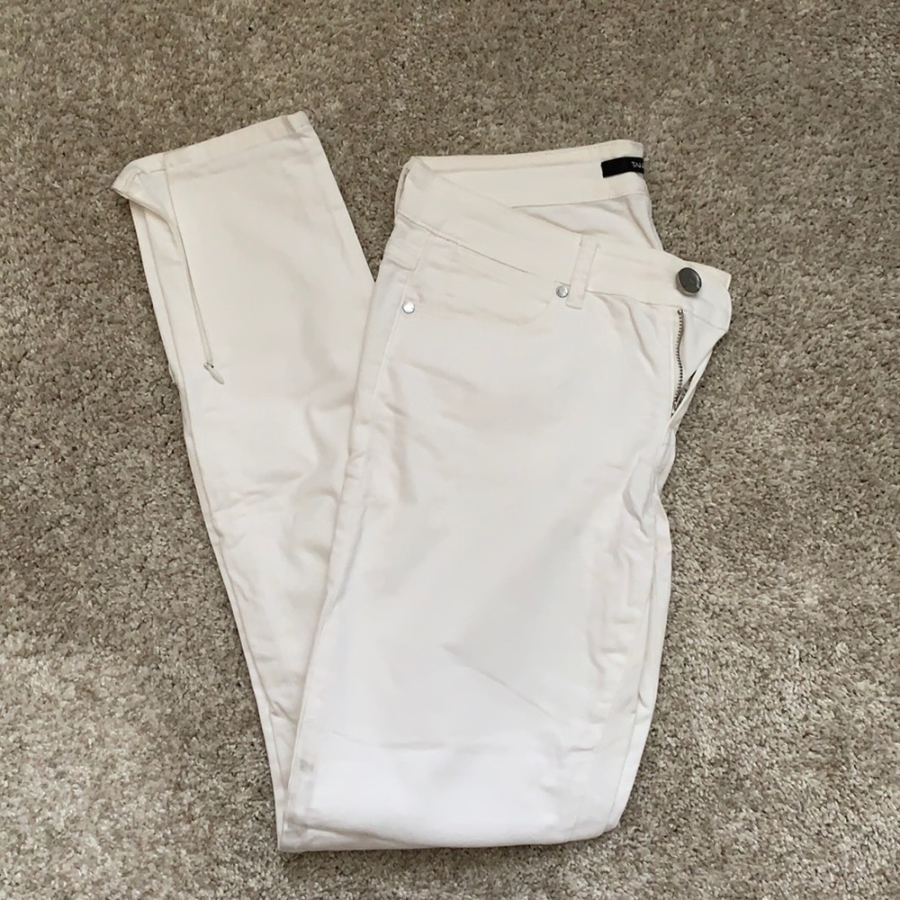 TAHARI skinny white ankle jeans
